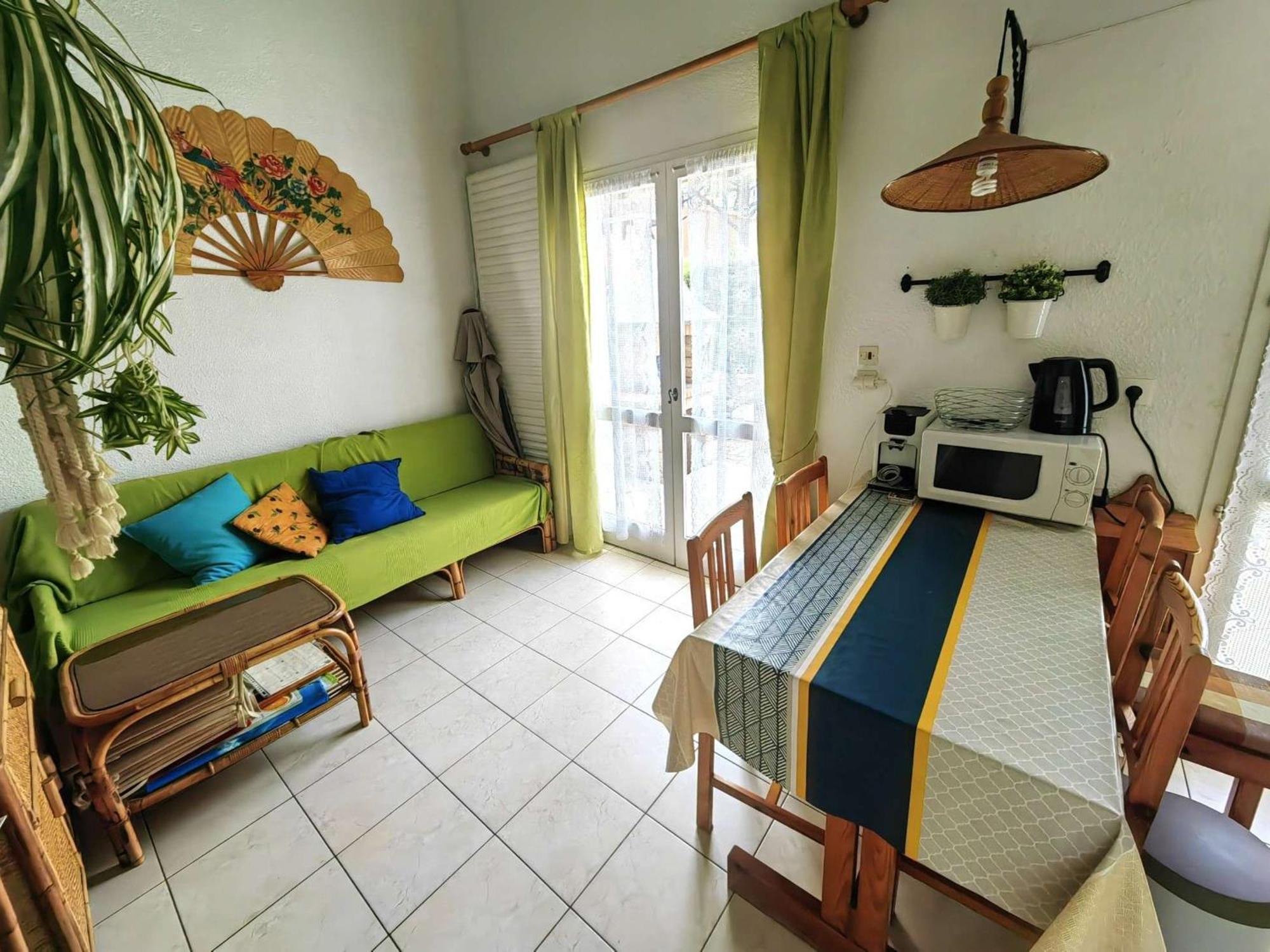 Villa Calmes Avec Piscine Et Parking Proche - Fr-1-607-28